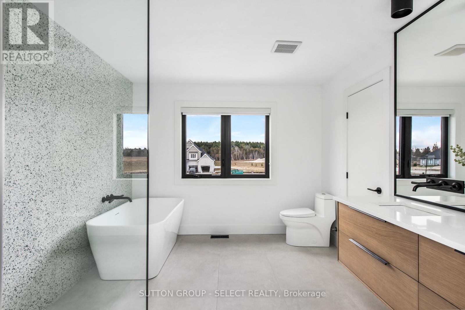 102 Silver Maple Circle, Thames Centre, ON - Indoor Photo Showing Bathroom