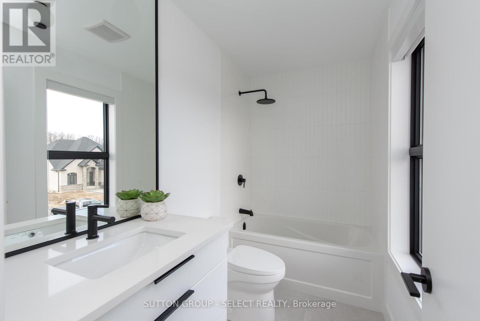 102 Silver Maple Circle, Thames Centre, ON - Indoor Photo Showing Bathroom