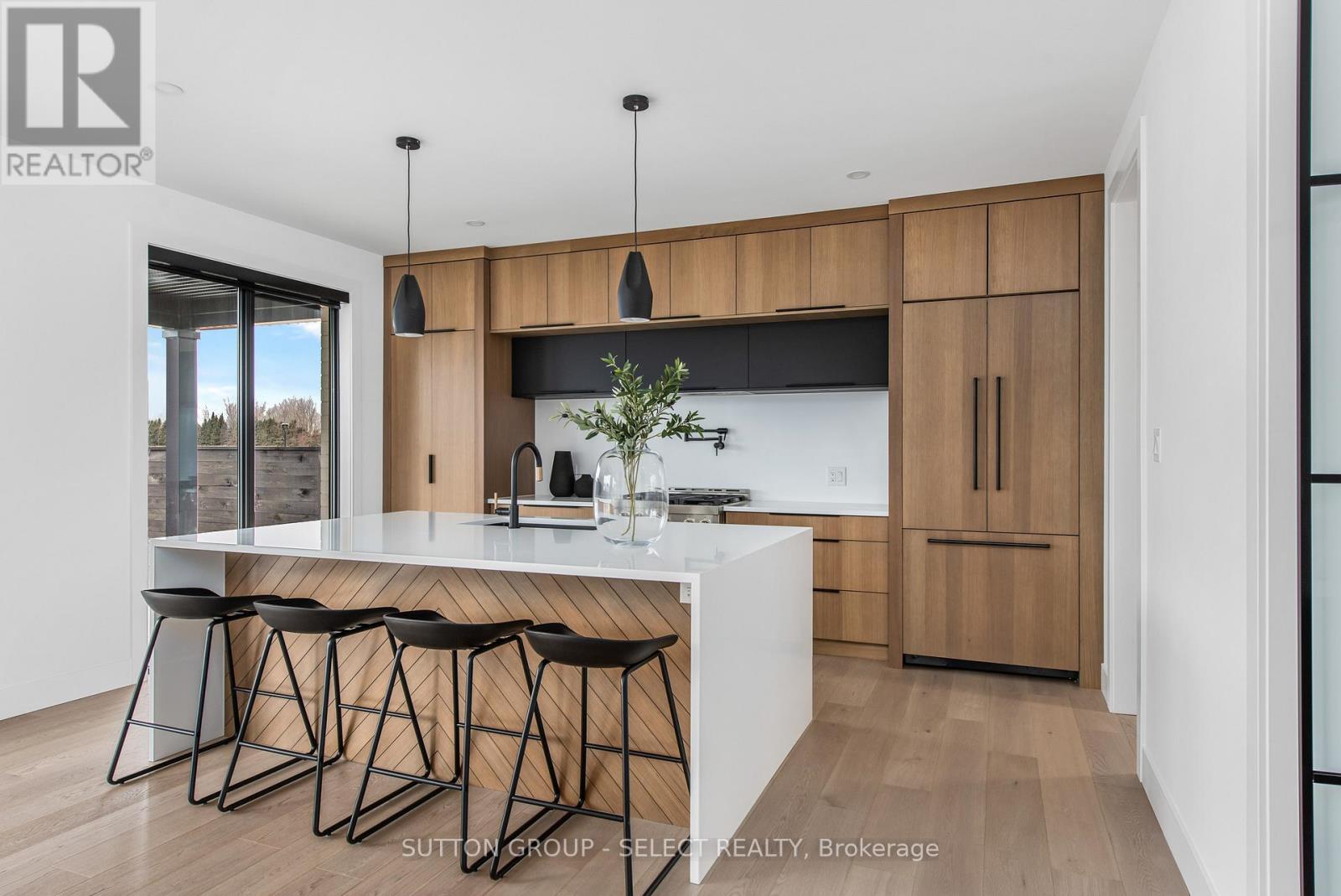 102 Silver Maple Circle, Thames Centre, ON - Indoor Photo Showing Kitchen
