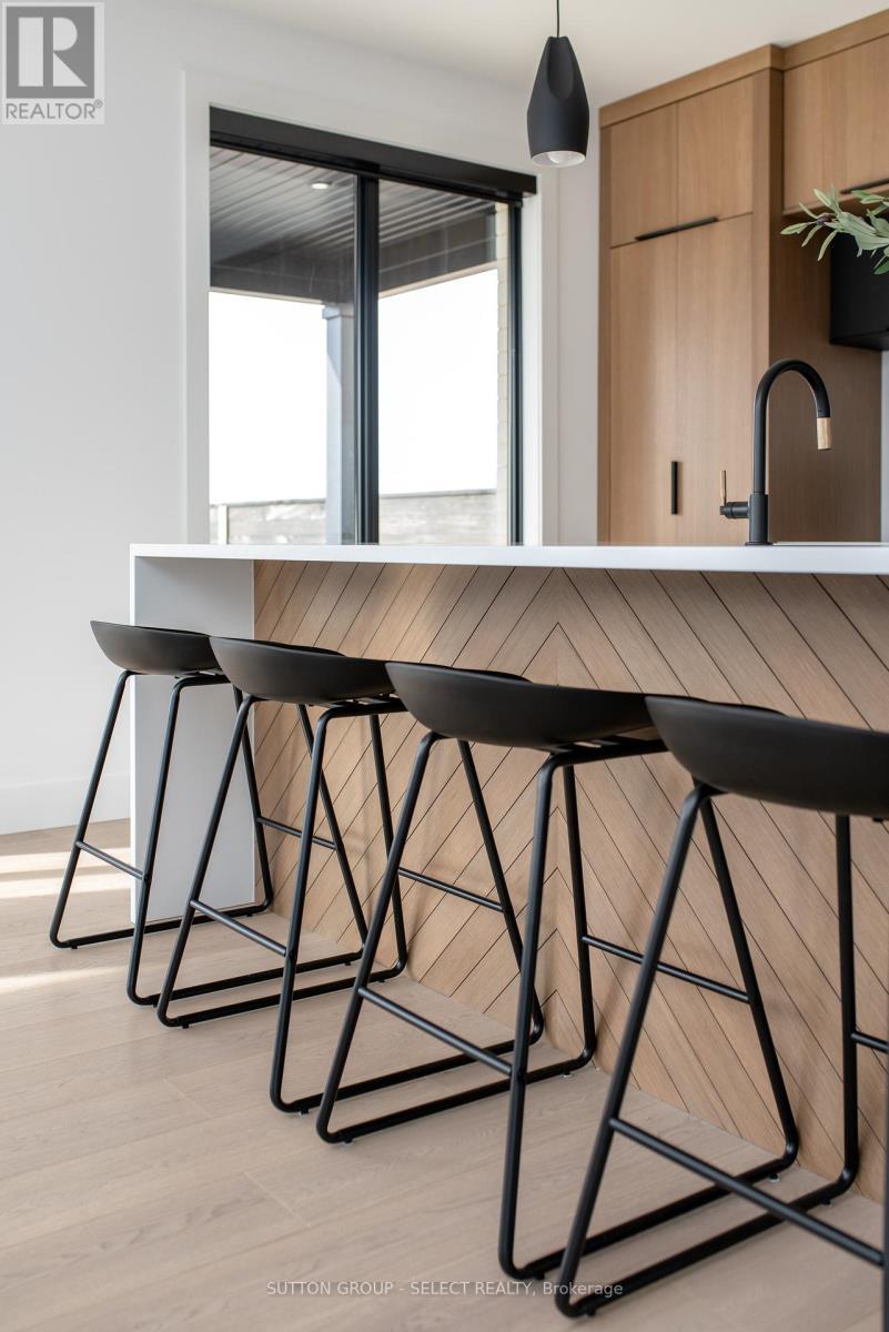 102 Silver Maple Circle, Thames Centre, ON - Indoor Photo Showing Other Room