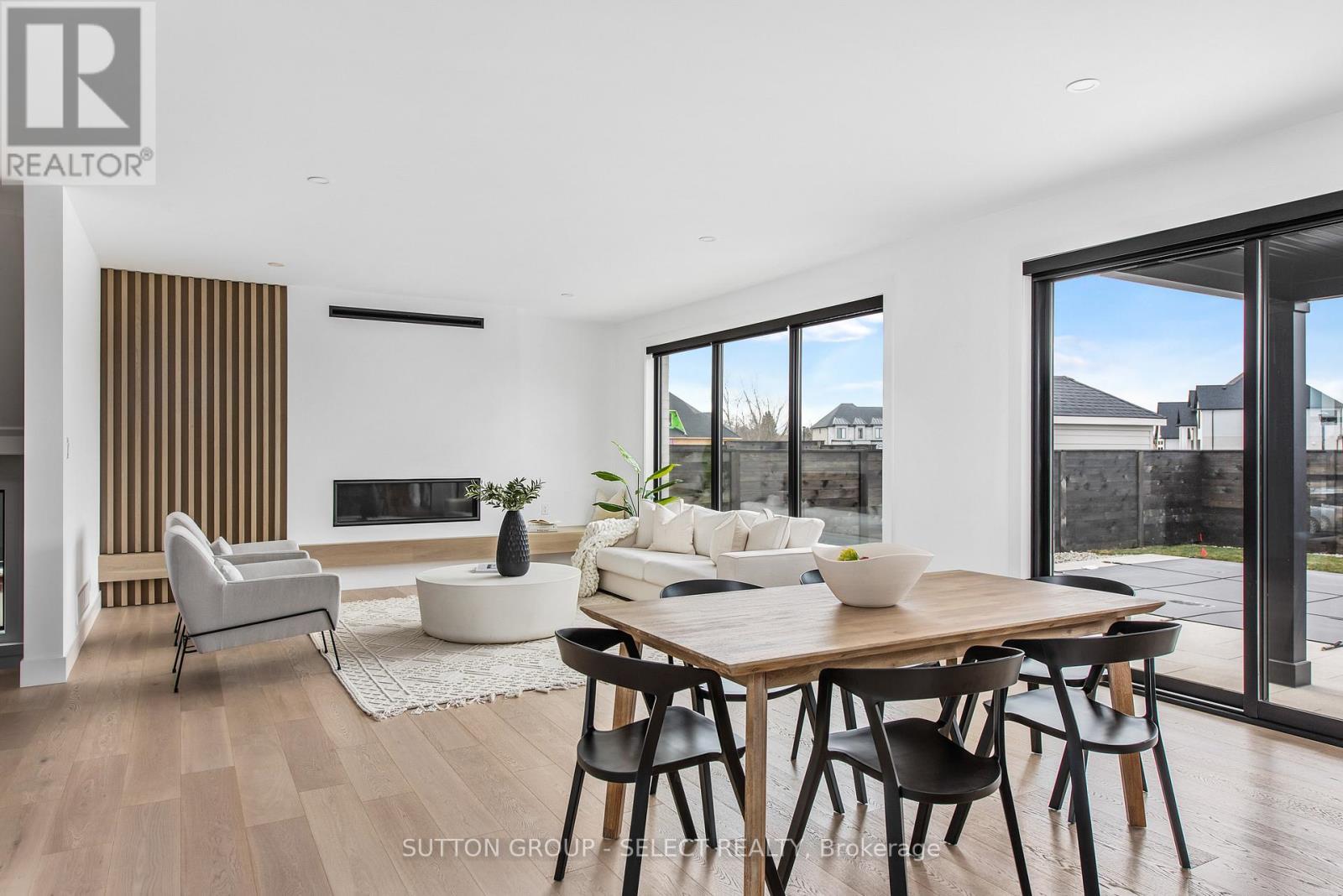 102 Silver Maple Circle, Thames Centre, ON - Indoor With Fireplace