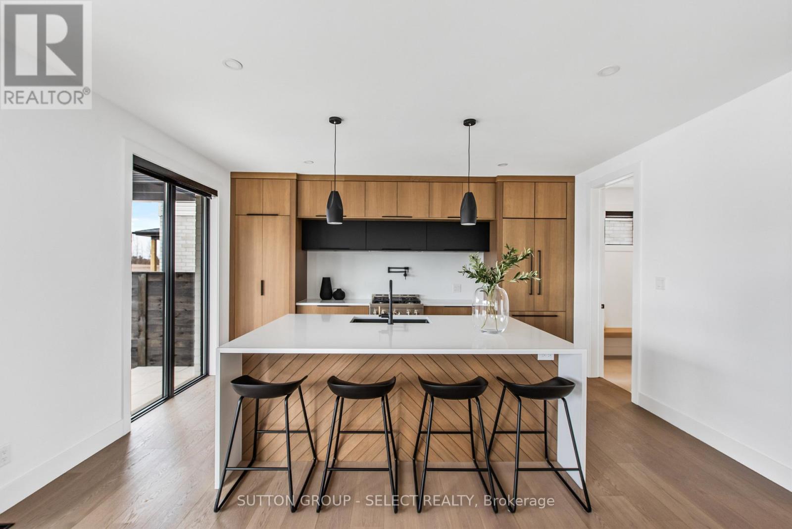 102 Silver Maple Circle, Thames Centre, ON - Indoor Photo Showing Kitchen