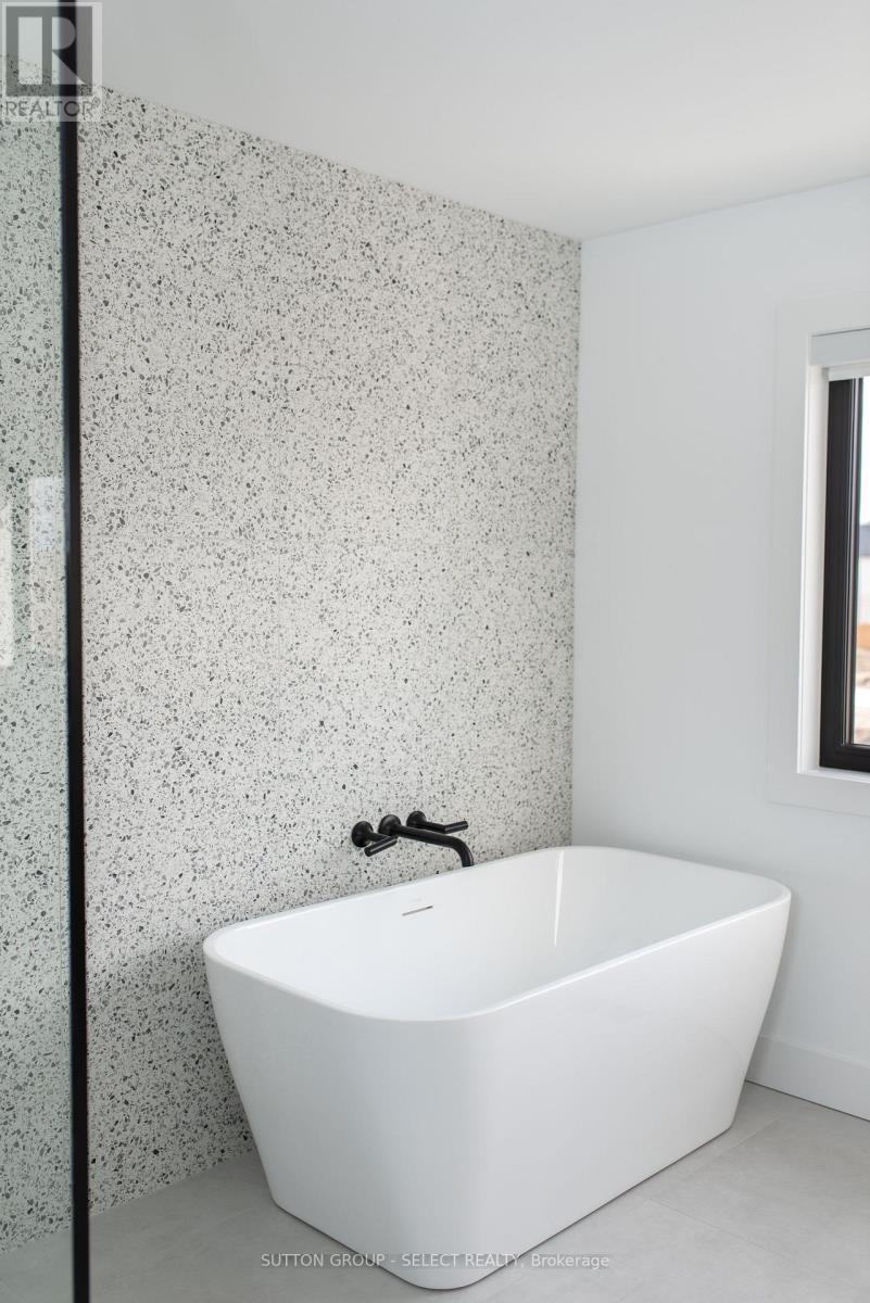 4368 Green Bend Road, London South (South V), ON - Indoor Photo Showing Bathroom