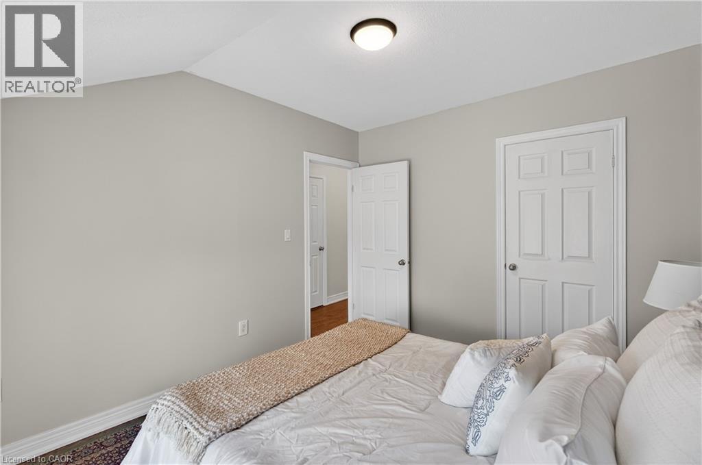 Bedroom featuring baseboards and vaulted ceiling - 216 Robert Street, Hamilton, ON - Indoor Photo Showing Bedroom
