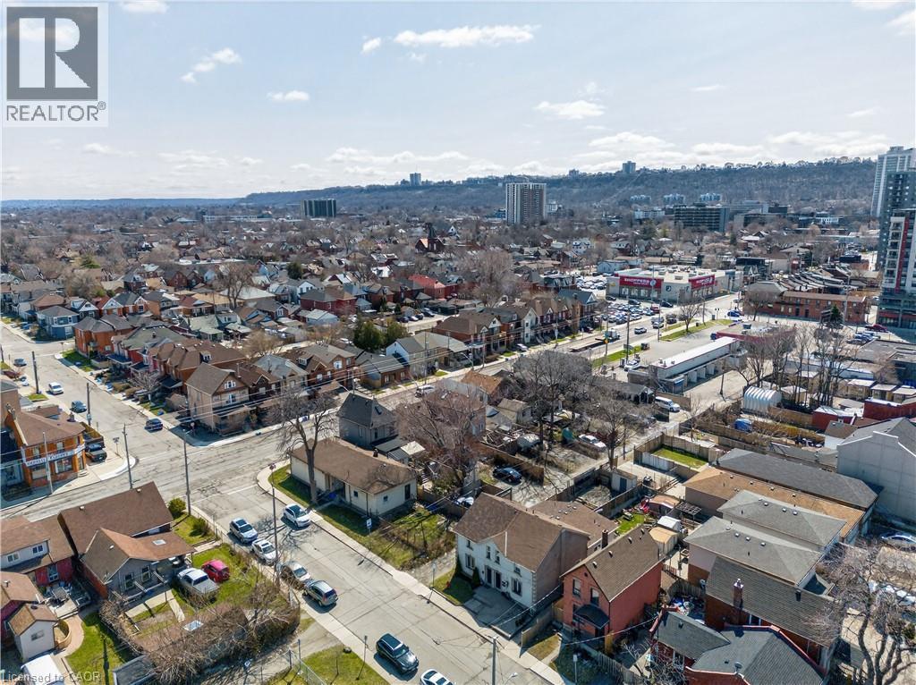 View of urban area - 216 Robert Street, Hamilton, ON - Outdoor With View