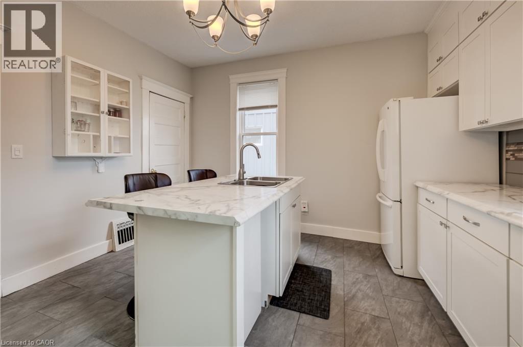 25 John Street, Cambridge, ON - Indoor Photo Showing Kitchen With Double Sink