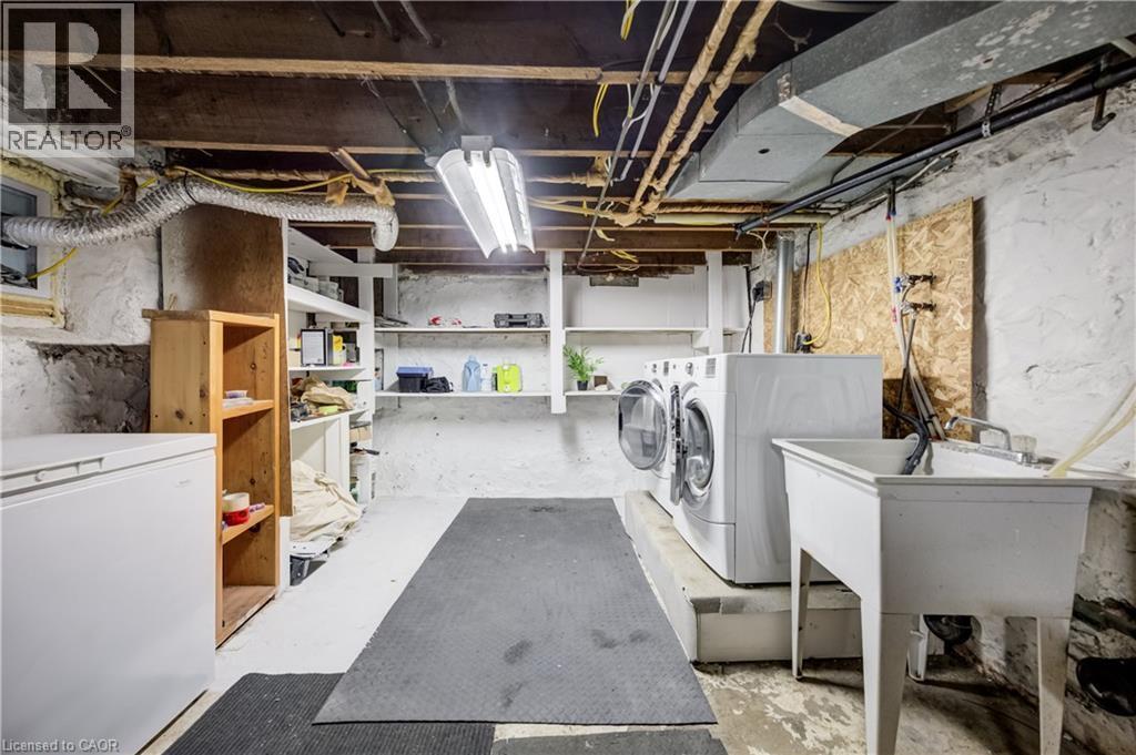 25 John Street, Cambridge, ON - Indoor Photo Showing Laundry Room