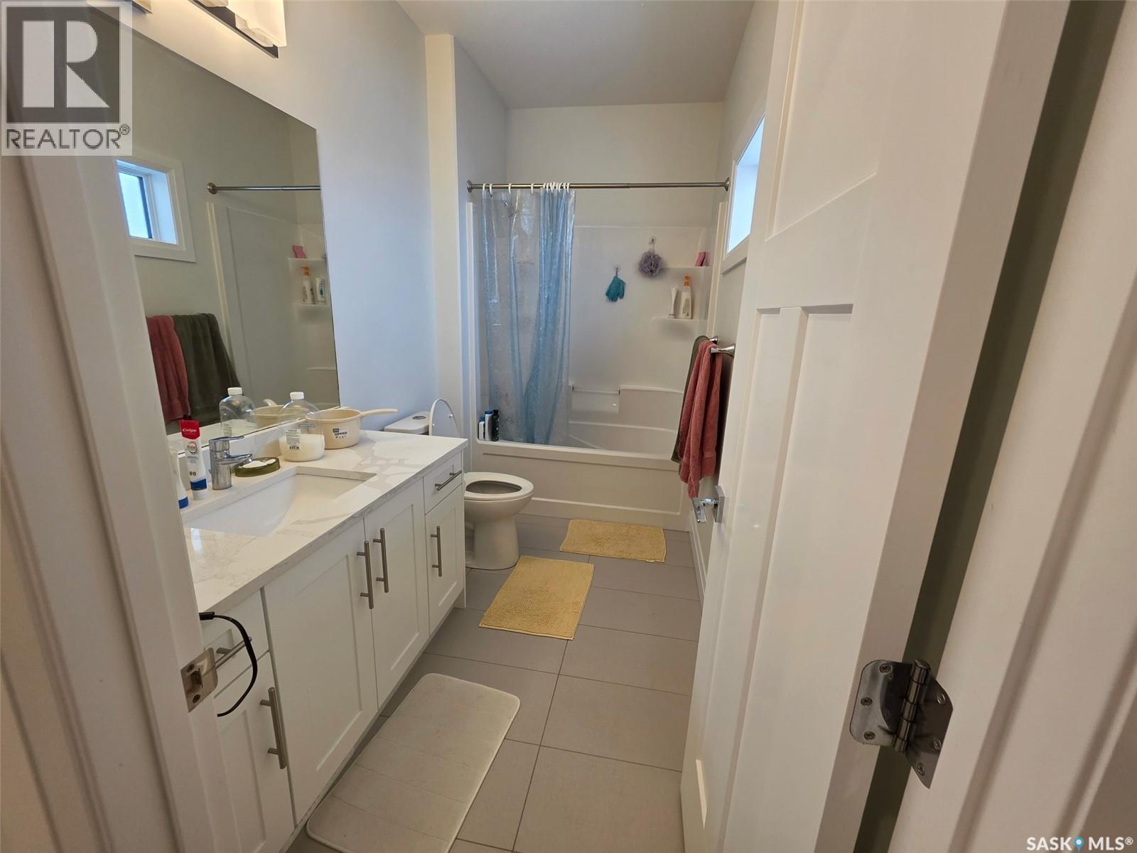 4118 Diefenbaker Drive, Saskatoon, SK - Indoor Photo Showing Bathroom
