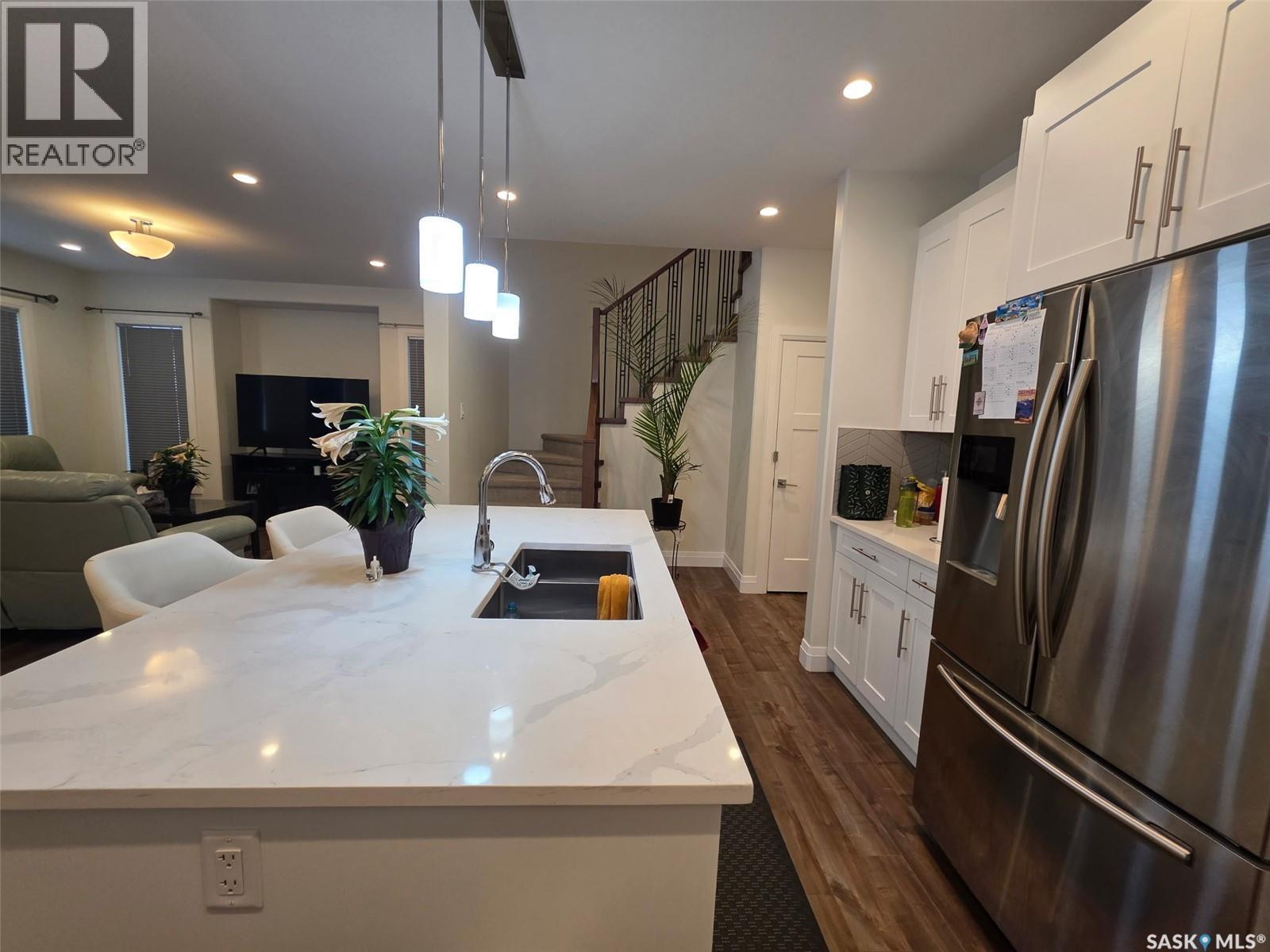 4118 Diefenbaker Drive, Saskatoon, SK - Indoor Photo Showing Kitchen