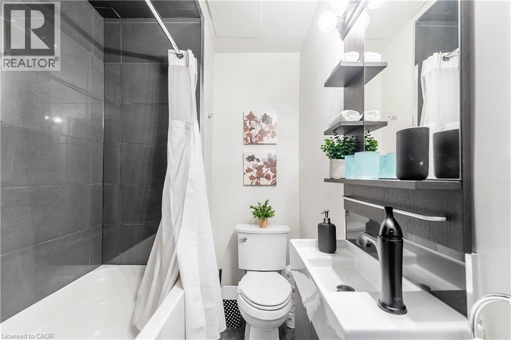 Bathroom with toilet and shower / tub combo - 14 Duke Street, Hamilton, ON - Indoor Photo Showing Bathroom