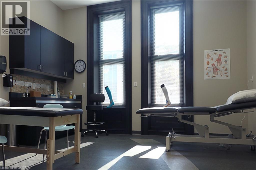 Exercise area featuring baseboards and a high ceiling - 14 Duke Street, Hamilton, ON - Indoor Photo Showing Other Room