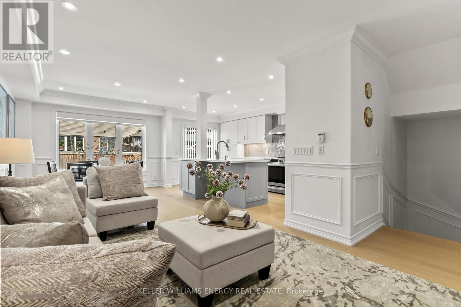 33 Tabaret Crescent, Oshawa (Windfields), ON - Indoor Photo Showing Living Room