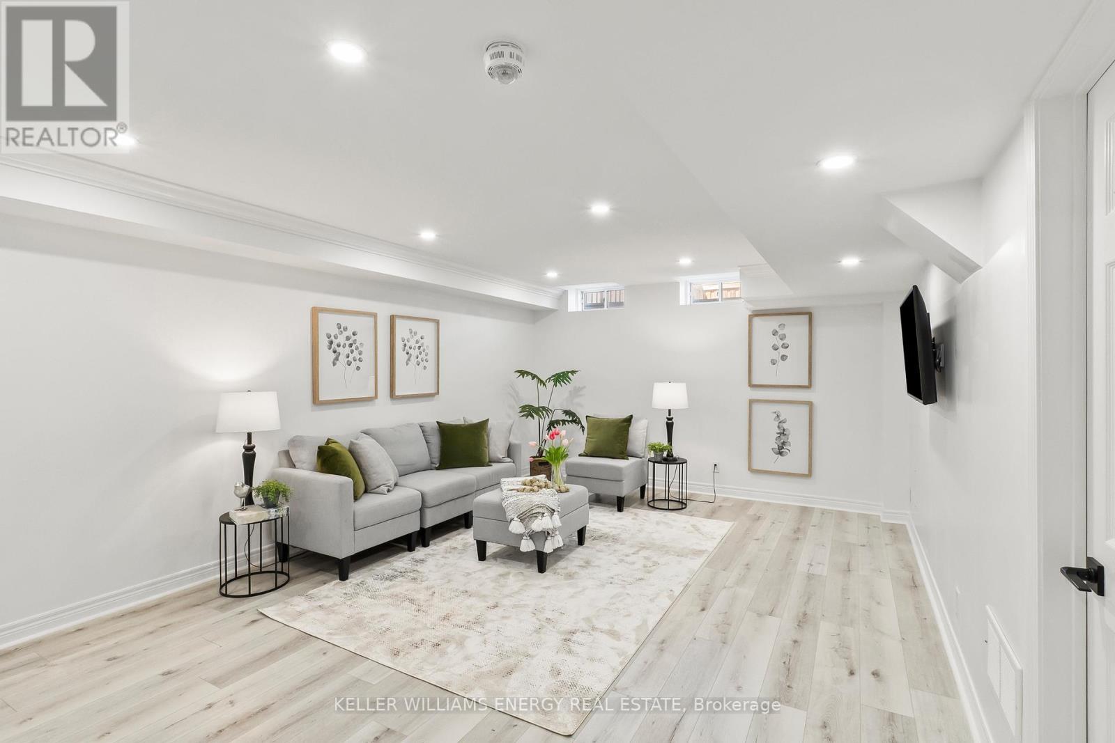 33 Tabaret Crescent, Oshawa (Windfields), ON - Indoor Photo Showing Living Room