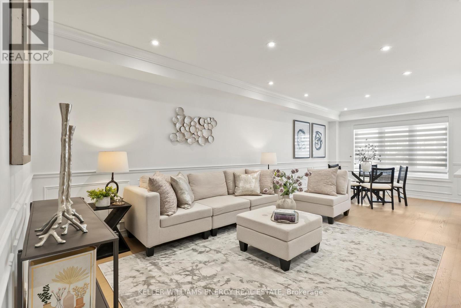33 Tabaret Crescent, Oshawa (Windfields), ON - Indoor Photo Showing Living Room