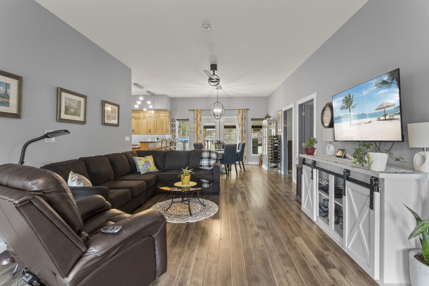 1087 Bear Brook Road, Arrow Creek, BC - Indoor Photo Showing Living Room