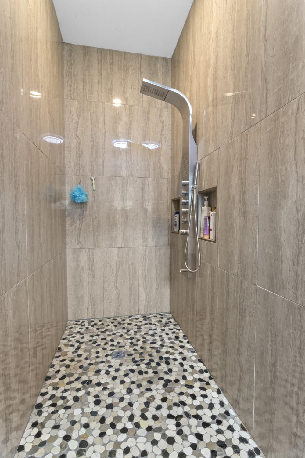 1087 Bear Brook Road, Arrow Creek, BC - Indoor Photo Showing Bathroom