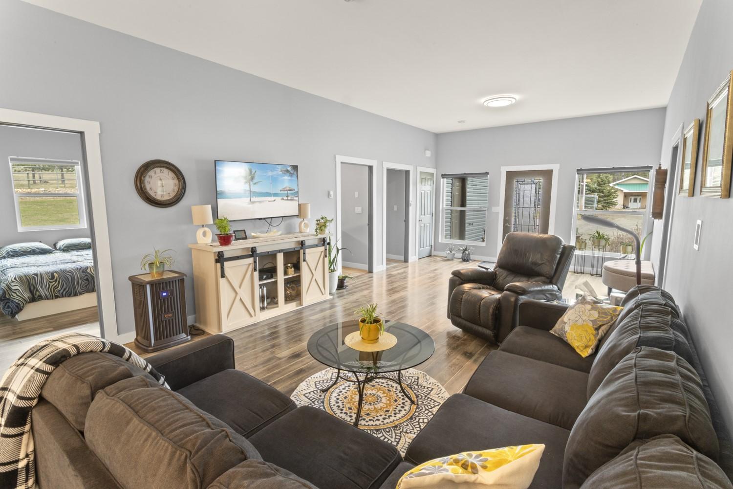 1087 Bear Brook Road, Arrow Creek, BC - Indoor Photo Showing Living Room