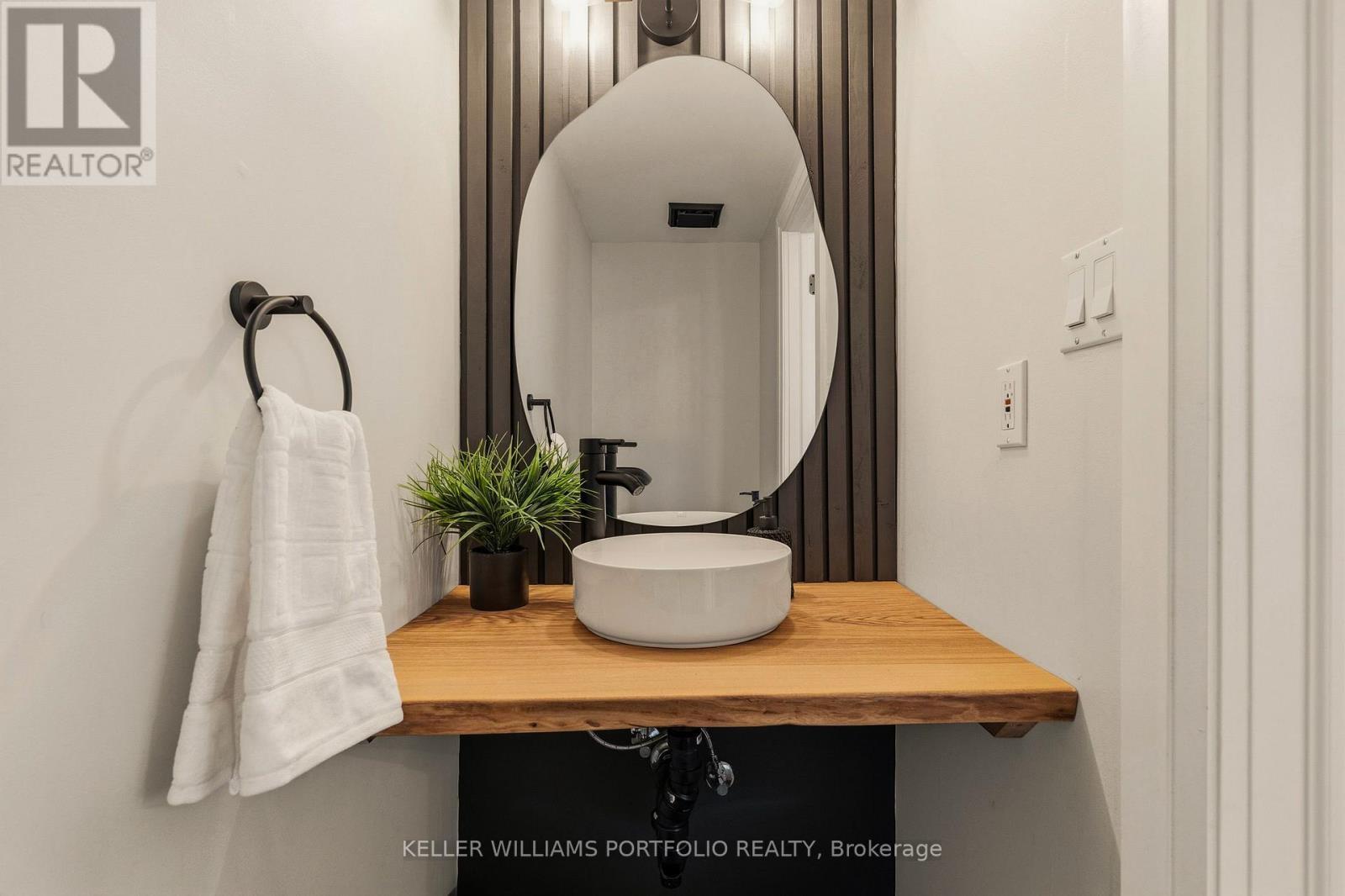50 Edgewater Drive, Hamilton, ON - Indoor