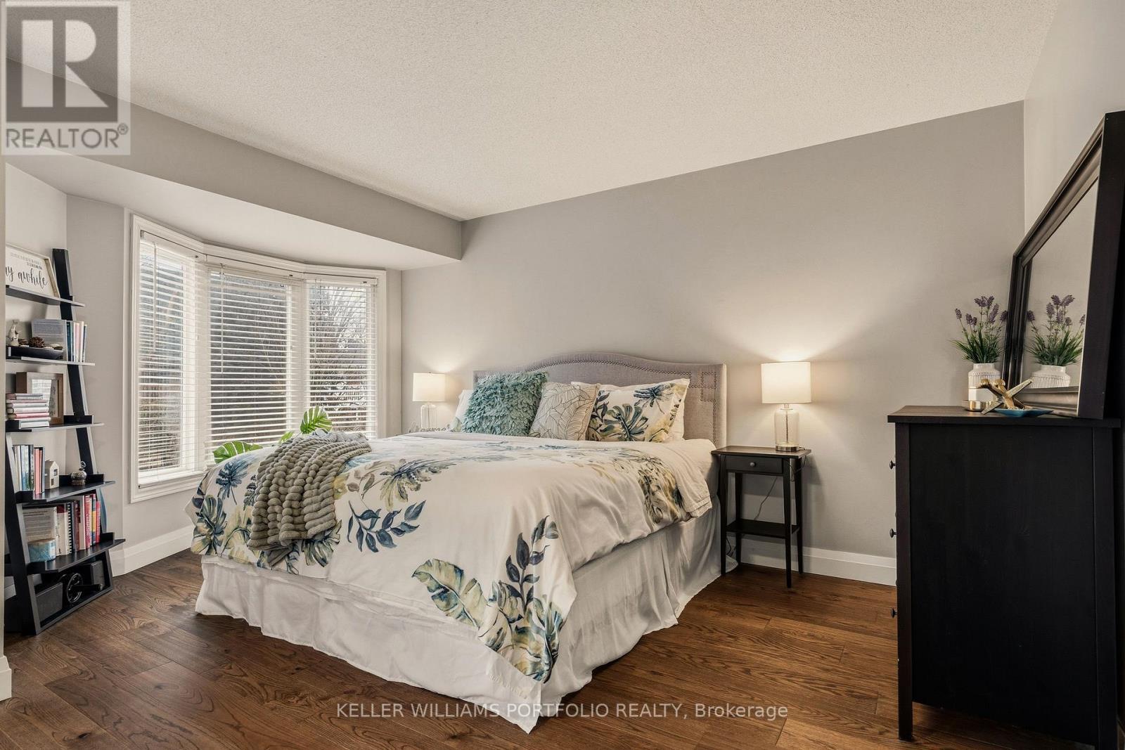 50 Edgewater Drive, Hamilton, ON - Indoor Photo Showing Bedroom