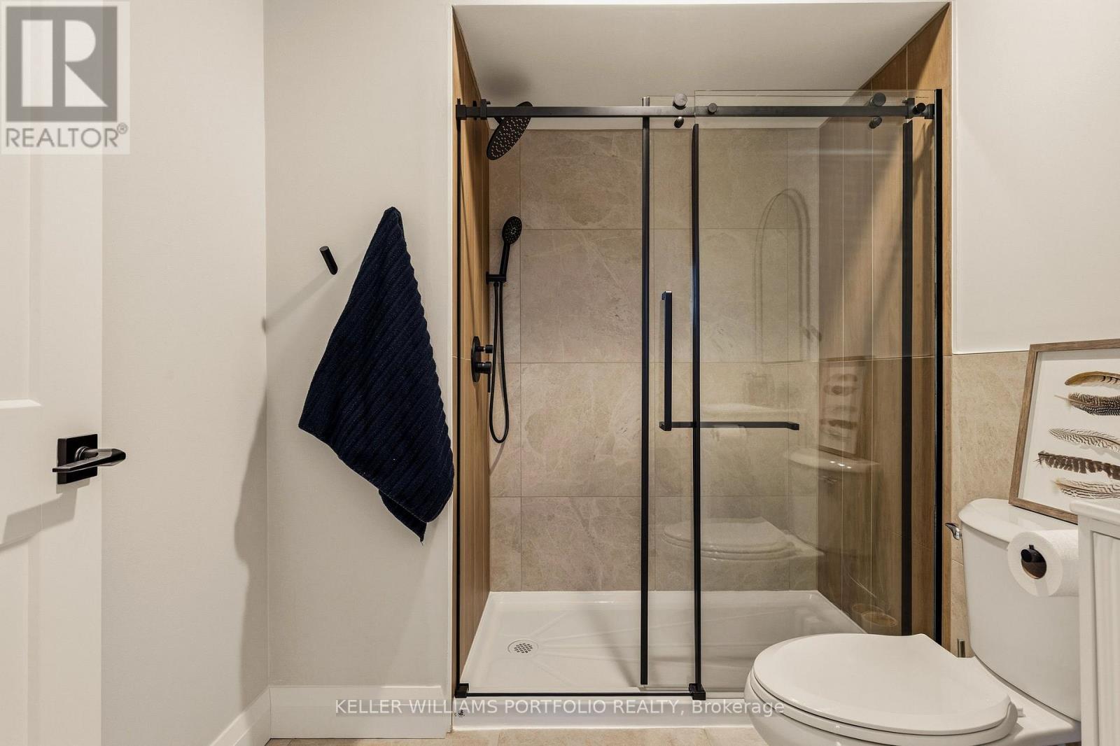 50 Edgewater Drive, Hamilton, ON - Indoor Photo Showing Bathroom