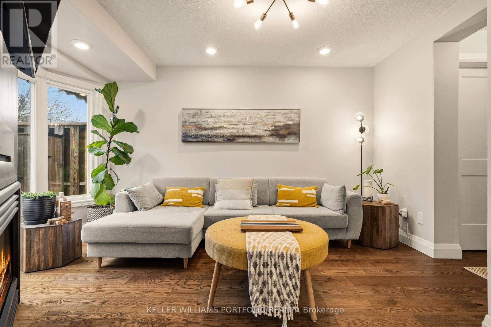 50 Edgewater Drive, Hamilton, ON - Indoor