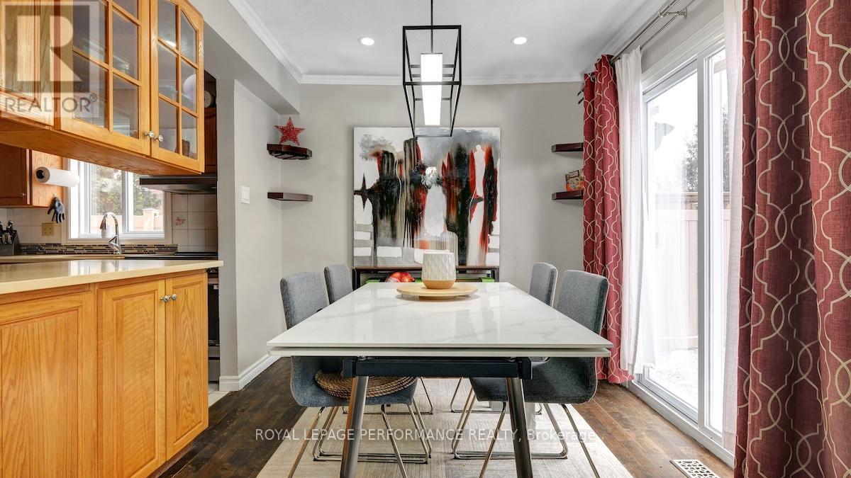 32 Brando Crescent, Ottawa, ON - Indoor Photo Showing Dining Room