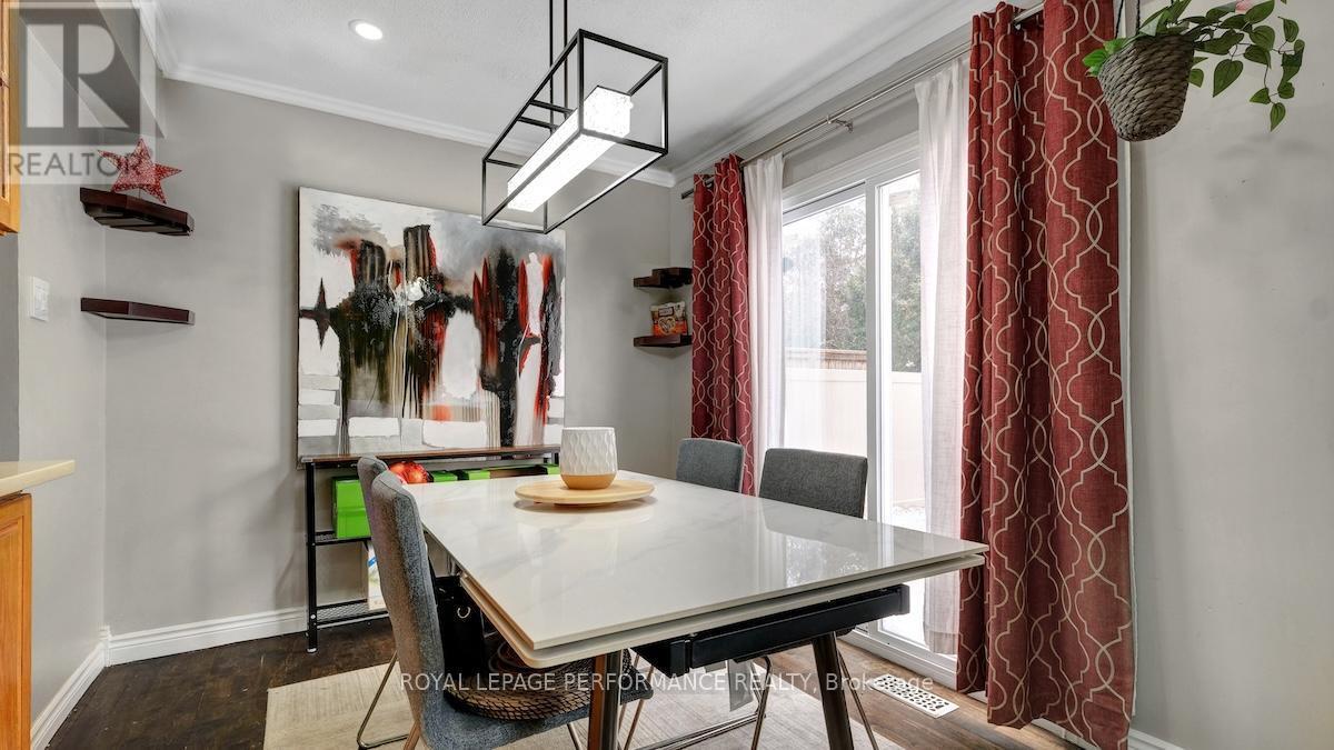 32 Brando Crescent, Ottawa, ON - Indoor Photo Showing Dining Room