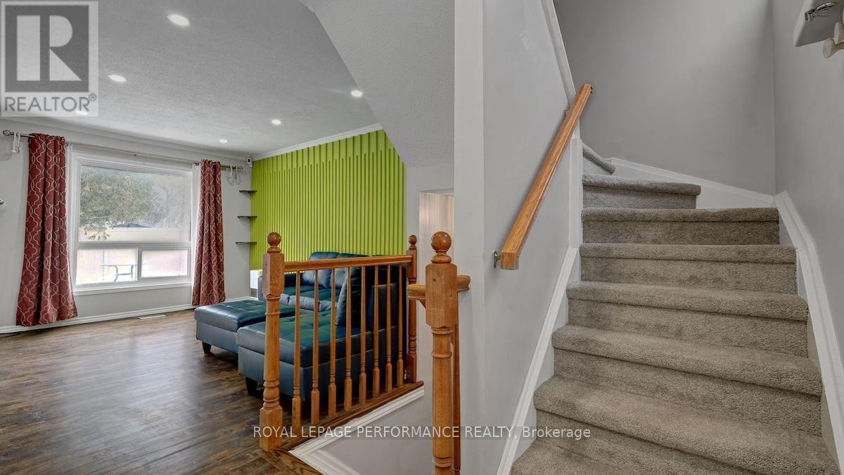 32 Brando Crescent, Ottawa, ON - Indoor Photo Showing Other Room