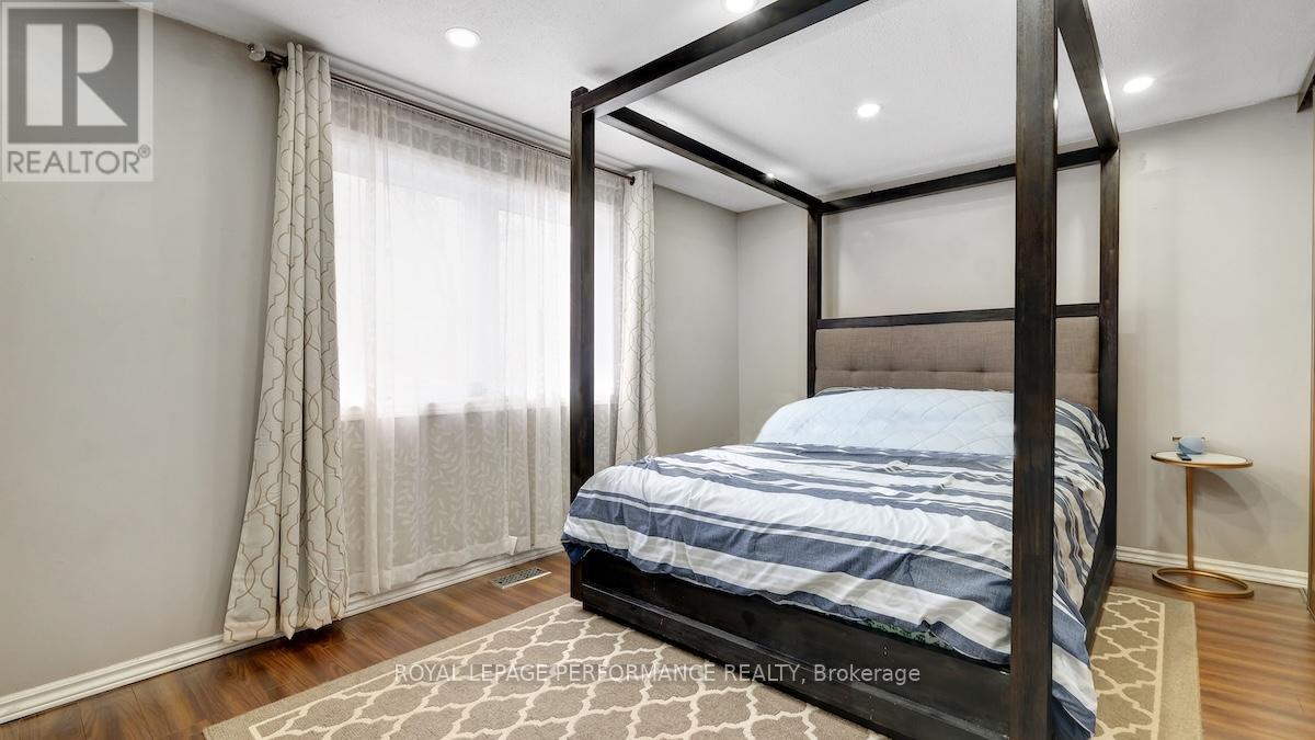 32 Brando Crescent, Ottawa, ON - Indoor Photo Showing Bedroom