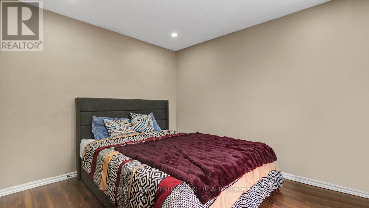 32 Brando Crescent, Ottawa, ON - Indoor Photo Showing Bedroom