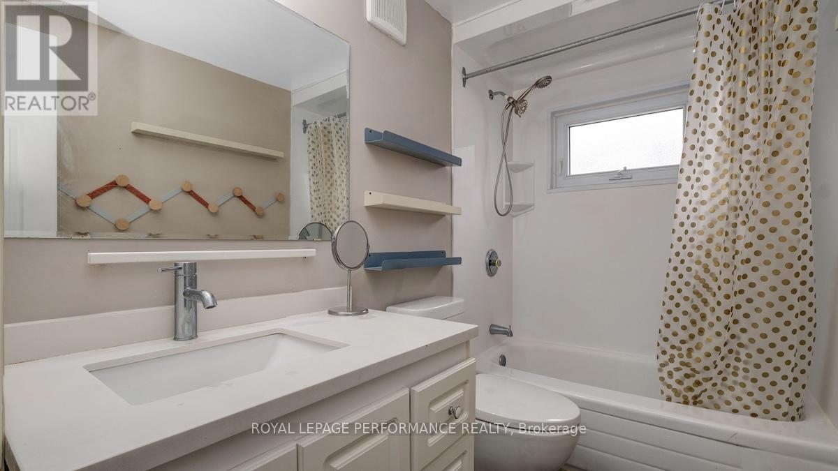 32 Brando Crescent, Ottawa, ON - Indoor Photo Showing Bathroom