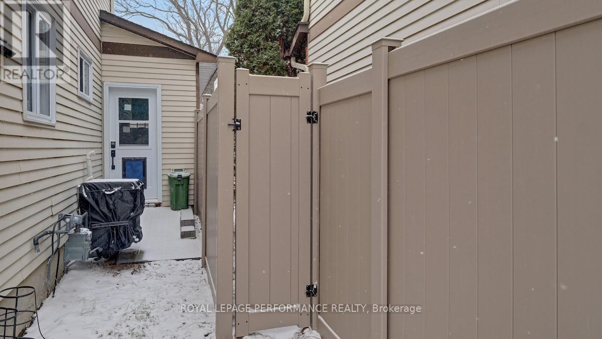 32 Brando Crescent, Ottawa, ON - Outdoor With Exterior