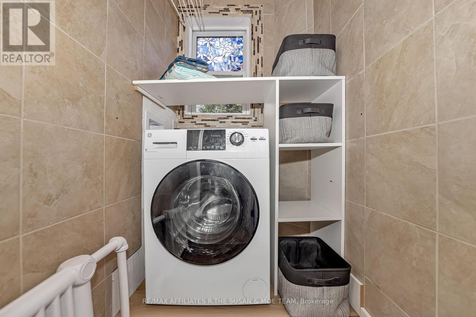 second floor laundry 196 Augusta - 194 Augusta Street, Ottawa, ON - Indoor Photo Showing Laundry Room