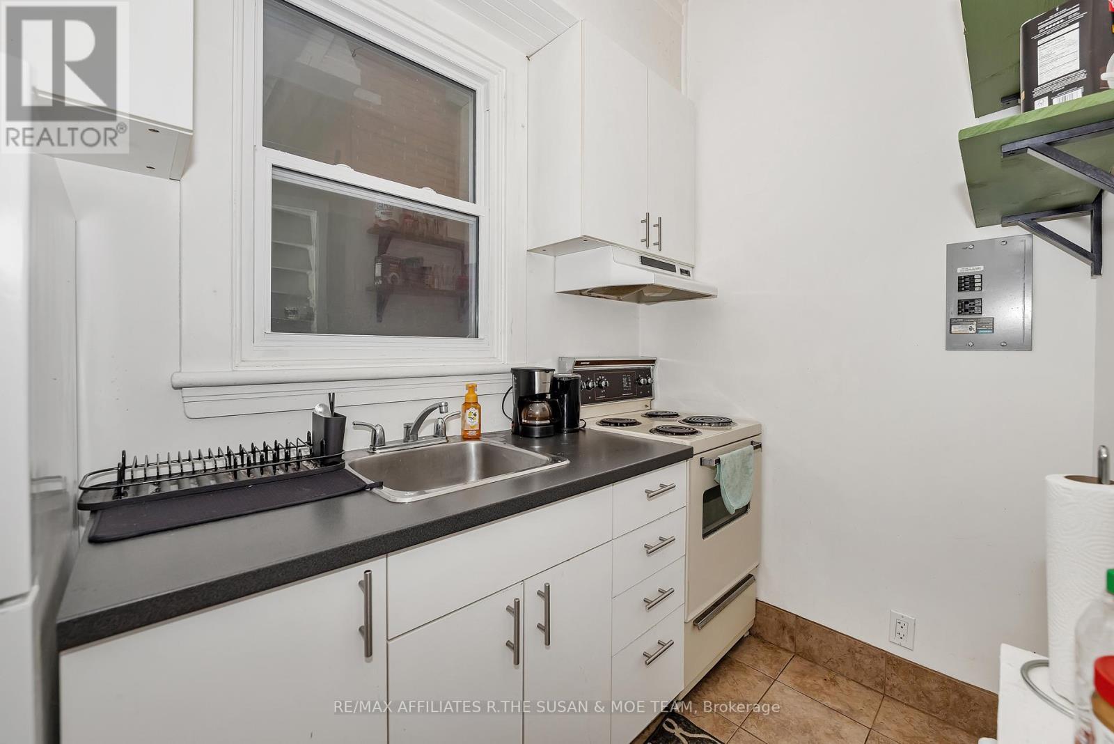 194 Augusta apt 2 - 194 Augusta Street, Ottawa, ON - Indoor Photo Showing Kitchen