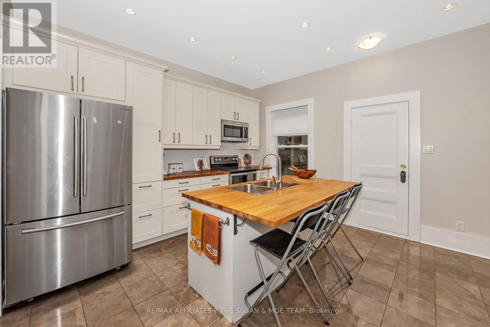 196 Augusta - 194 Augusta Street, Ottawa, ON - Indoor Photo Showing Kitchen With Double Sink
