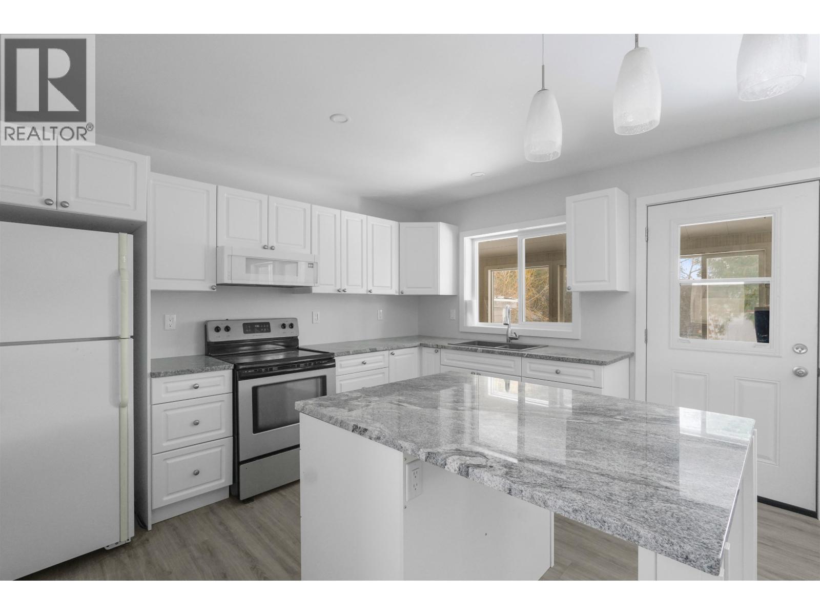 15 Gannet Crescent, Kitimat, BC - Indoor Photo Showing Kitchen
