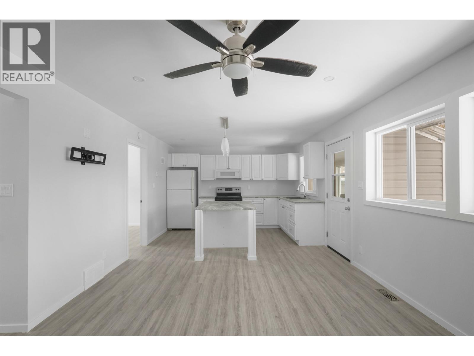 15 Gannet Crescent, Kitimat, BC - Indoor Photo Showing Kitchen