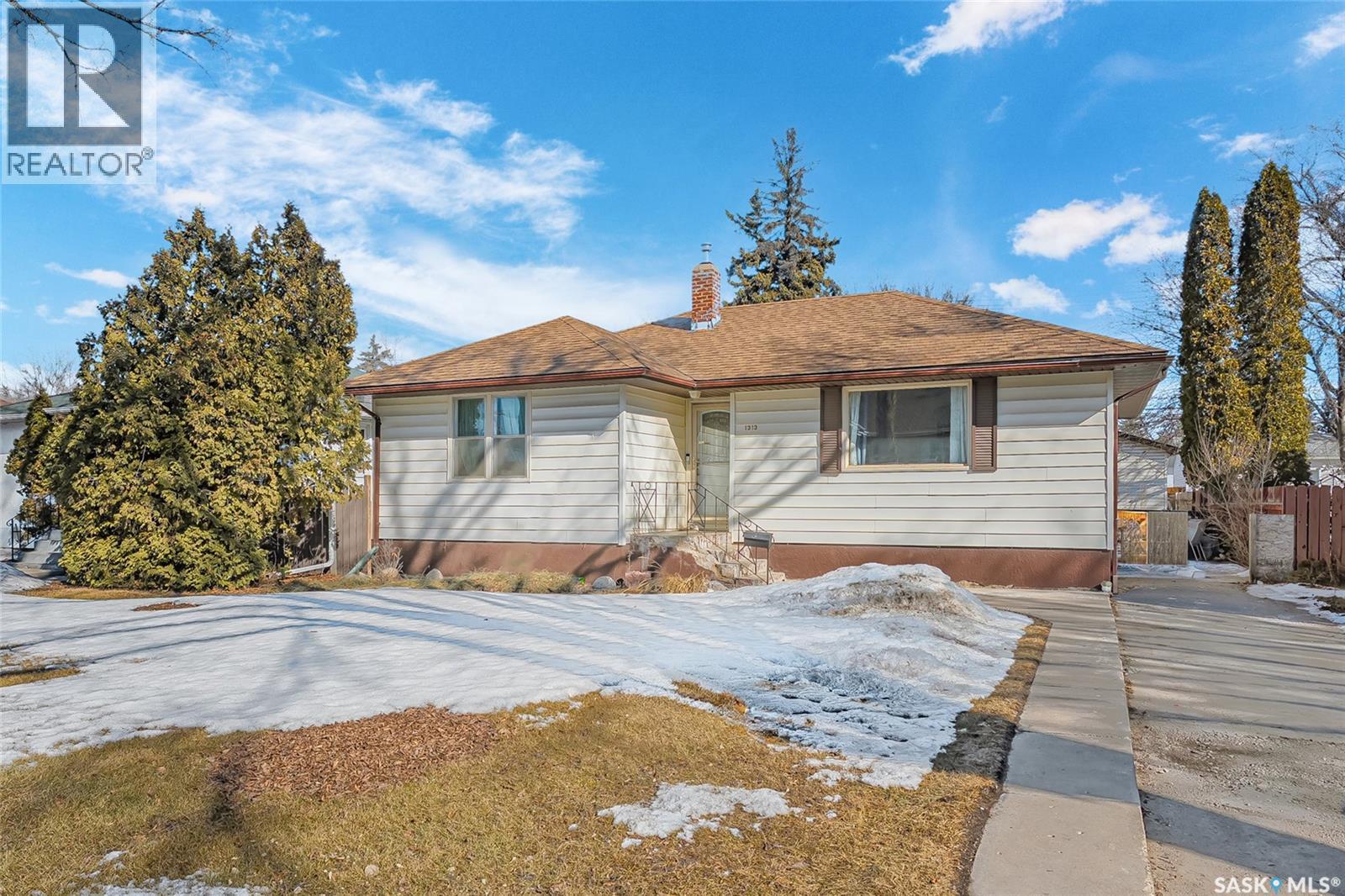 1313 9Th Street E, Saskatoon, SK - Outdoor