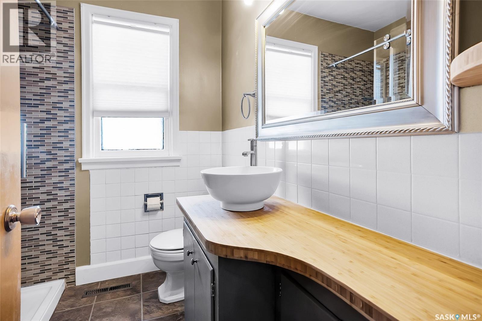1313 9Th Street E, Saskatoon, SK - Indoor Photo Showing Bathroom