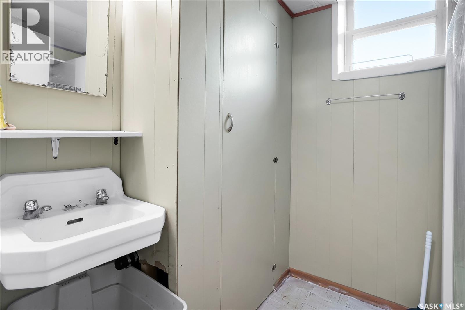 1313 9Th Street E, Saskatoon, SK - Indoor