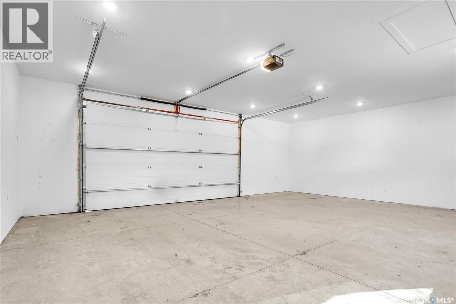 1313 9Th Street E, Saskatoon, SK - Indoor Photo Showing Garage