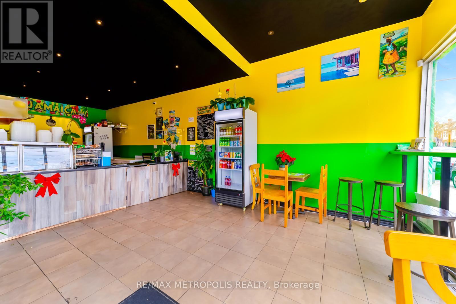 854 Bathurst Street, Toronto, ON