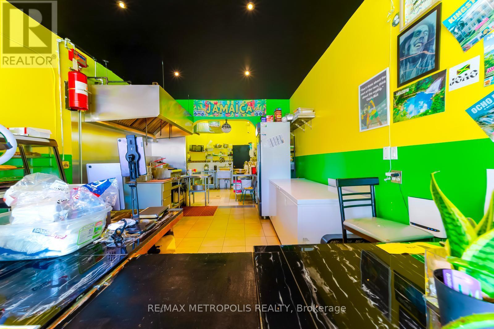 854 Bathurst Street, Toronto, ON