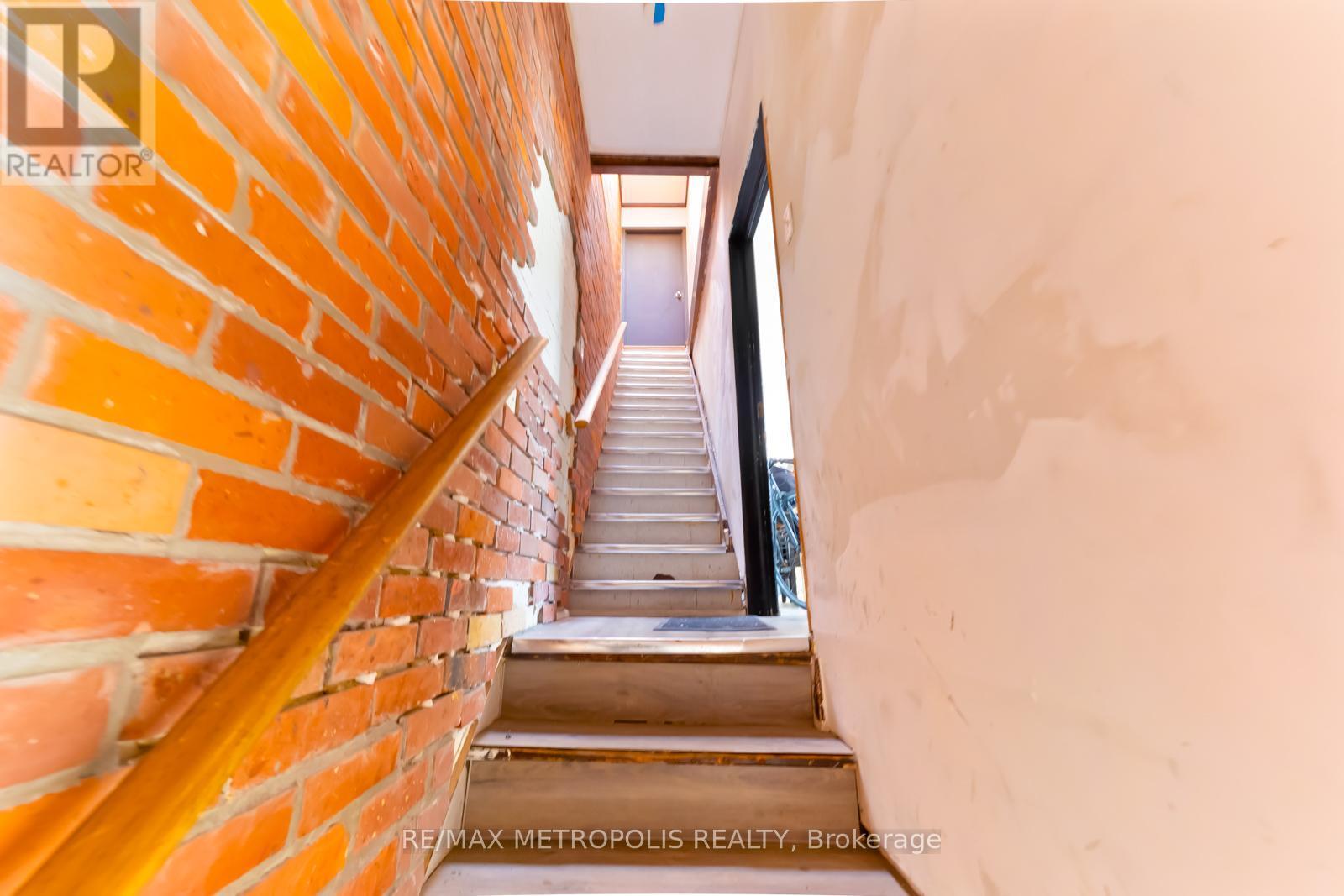 854 Bathurst Street, Toronto, ON