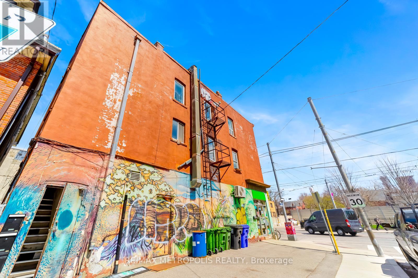 854 Bathurst Street, Toronto, ON