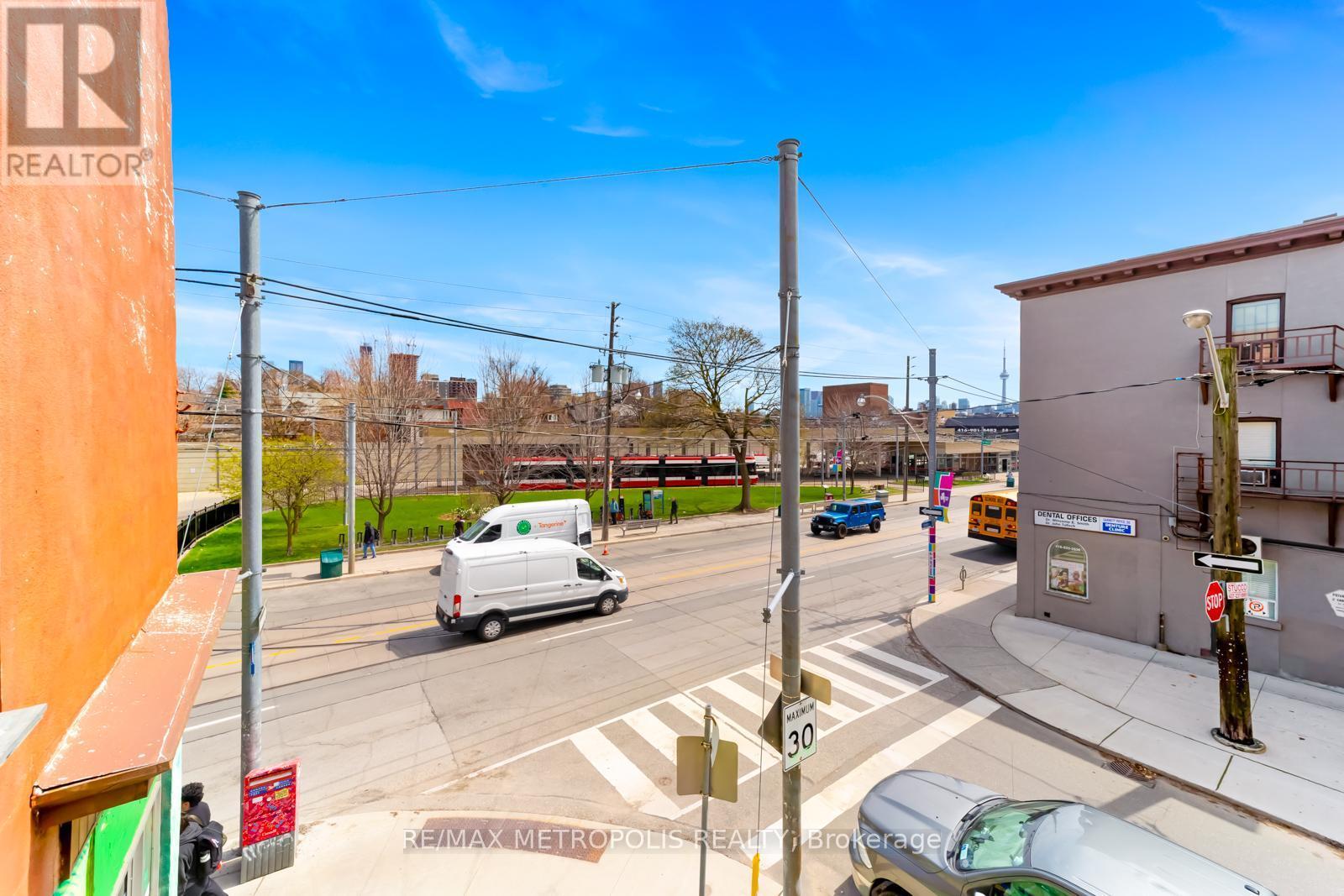 854 Bathurst Street, Toronto, ON