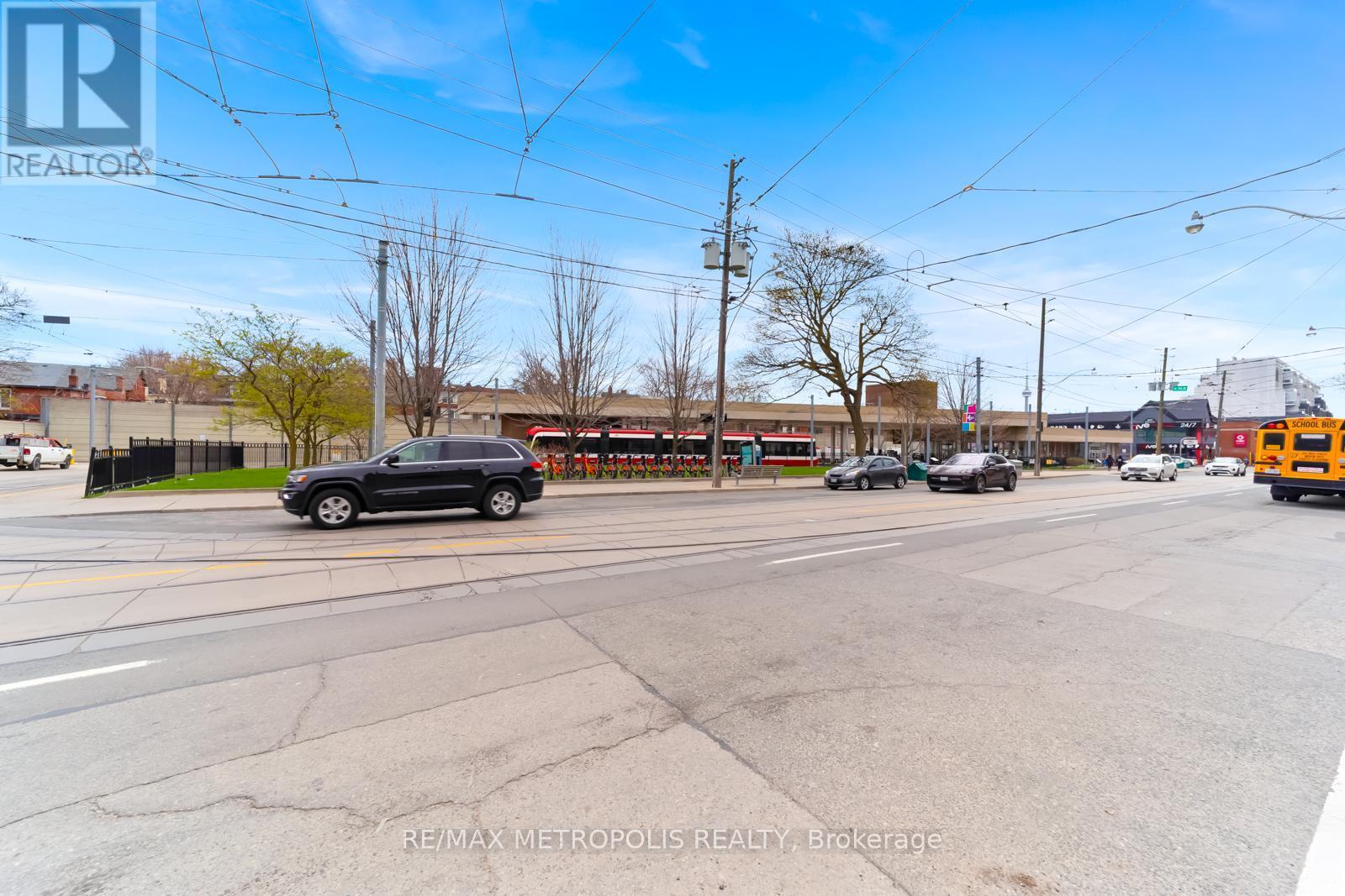 854 Bathurst Street, Toronto, ON