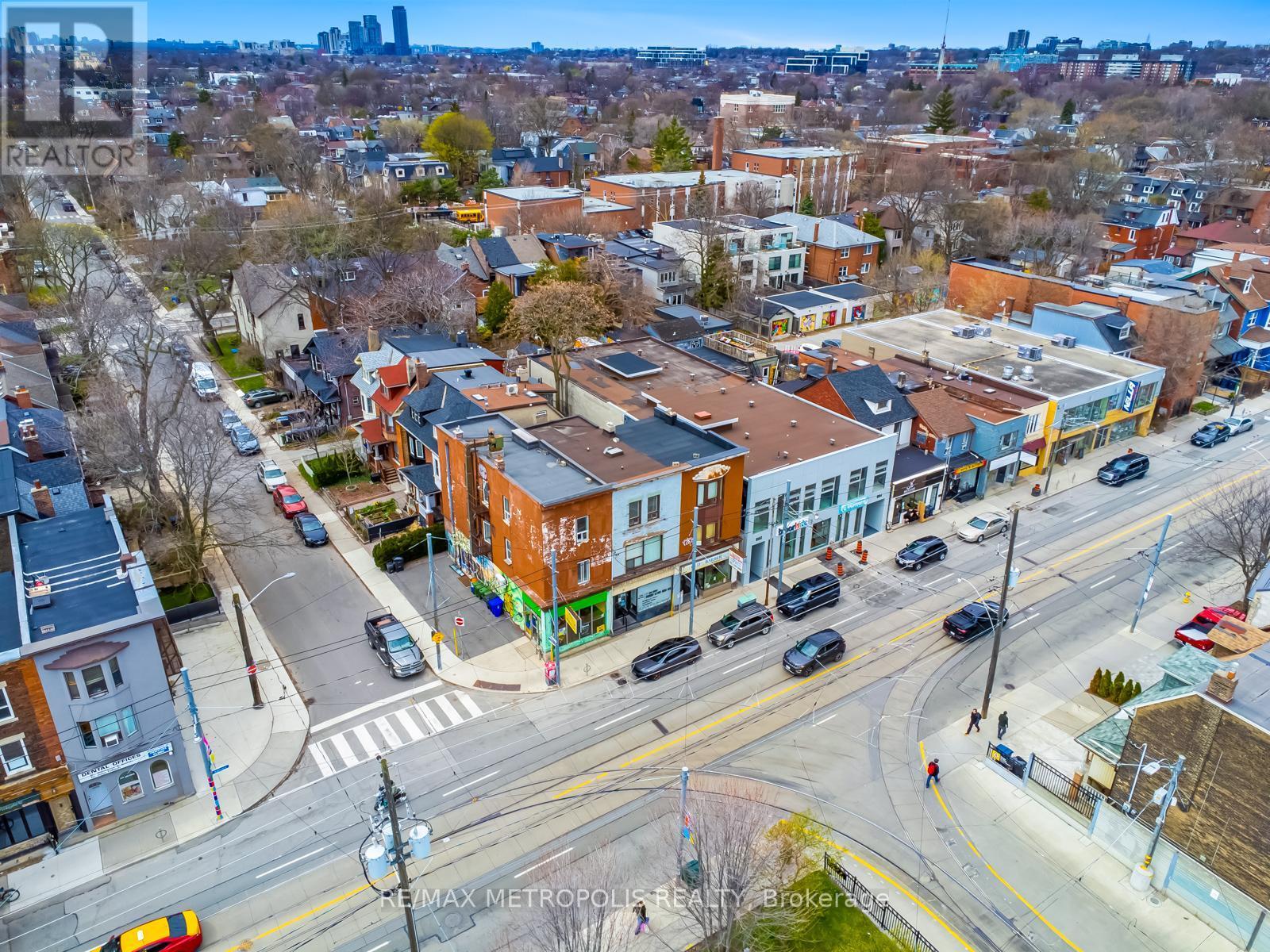 854 Bathurst Street, Toronto, ON