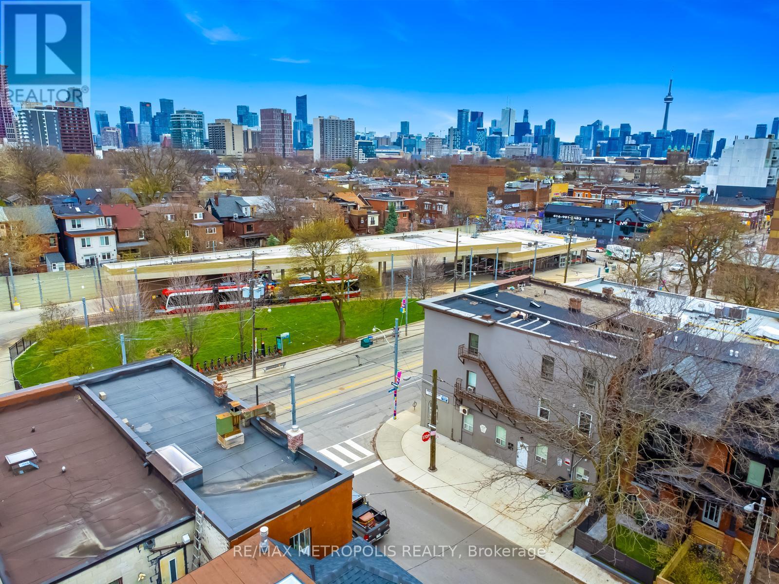 854 Bathurst Street, Toronto, ON