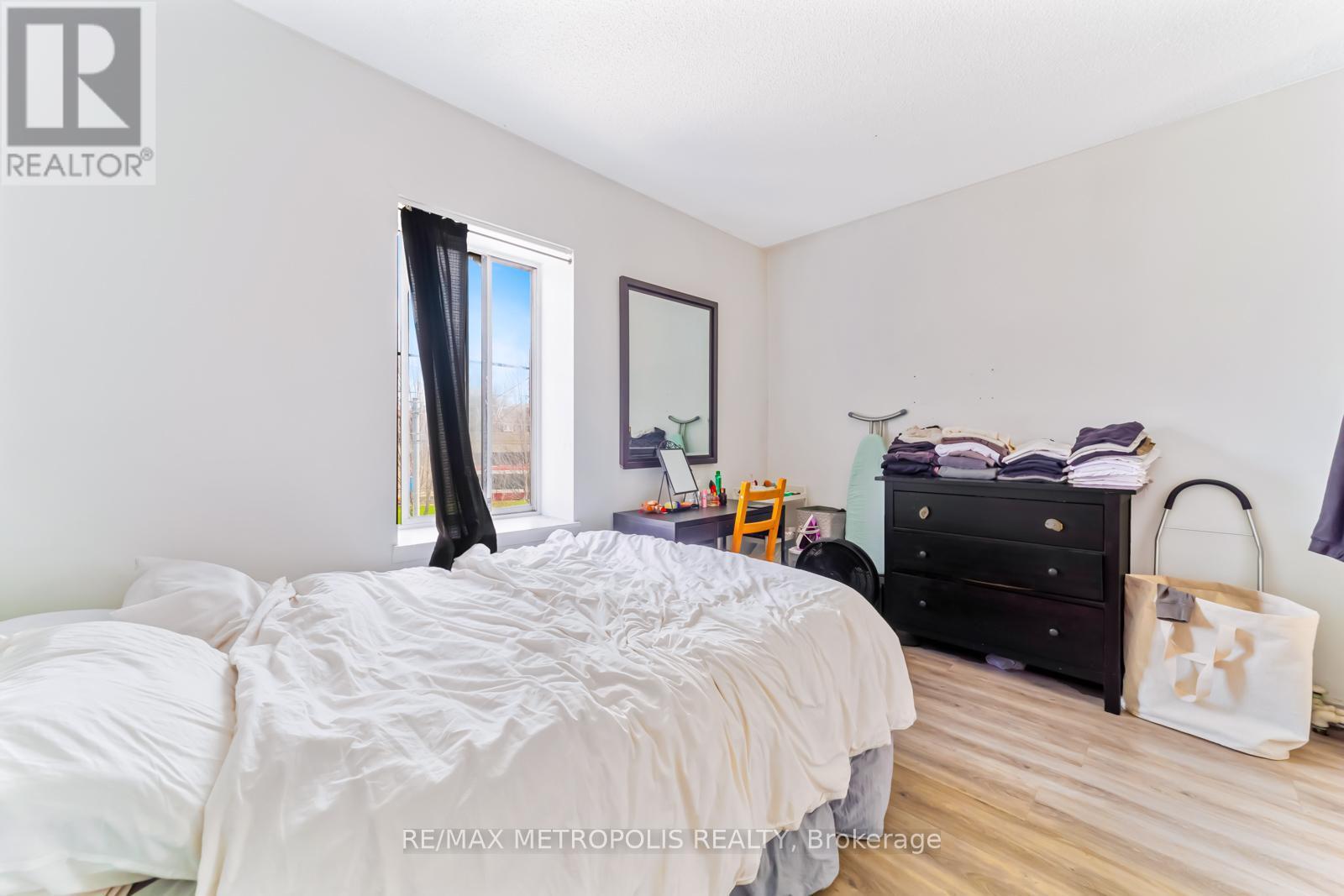 854 Bathurst Street, Toronto, ON